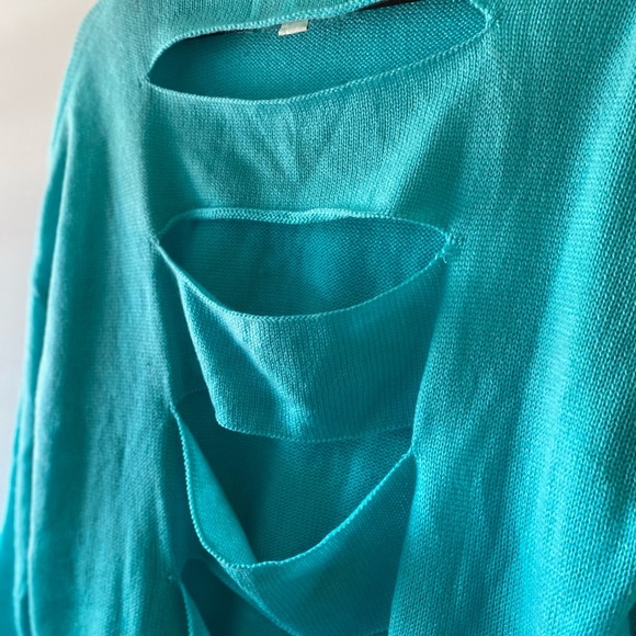 Cutout back Sweater Small - Picture 4 of 7